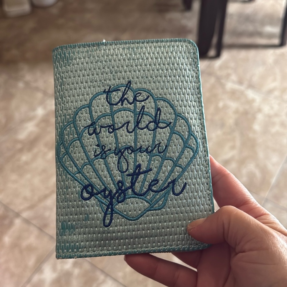 Passport
Danielle Nicole Disney The Little Mermaid Ariel Passport Wallet Used
